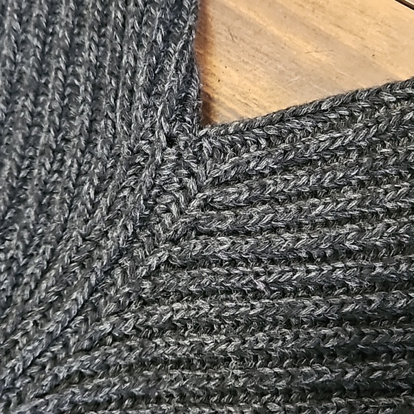 CLAIBORNE SWEATER - Picture 11 of 11